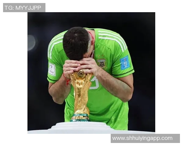 马丁内斯的传奇旅程从足球场到人生舞台的精彩瞬间